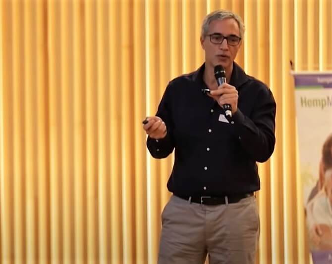 O médico brasileiro Eduardo Faveret fala sobre como definir a posologia da cannabis em tratamentos médicos