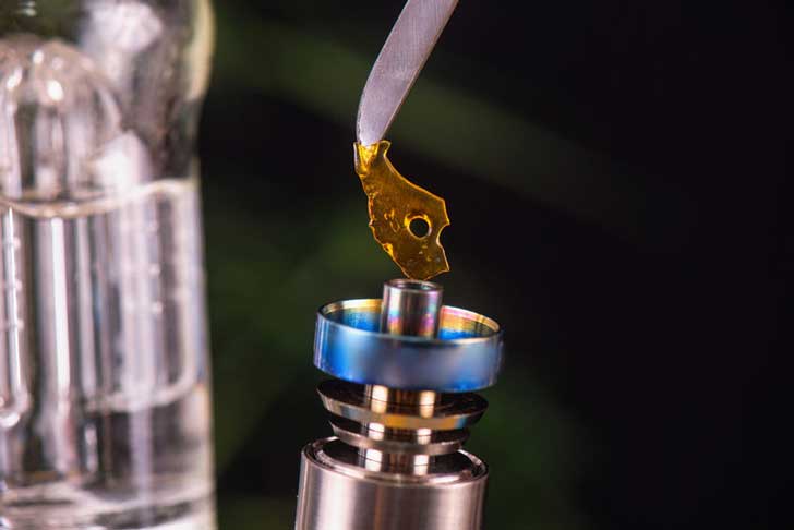 Dabbing cannabis shatter