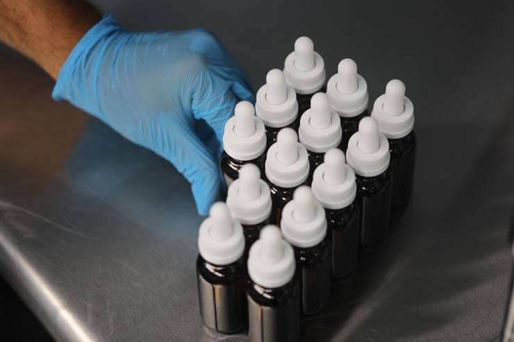 Bottling cannabis tinctures