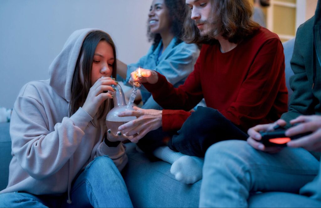 ¿Es hora de actualizar el típico estereotipo de marihuanero? (Shutterstock)