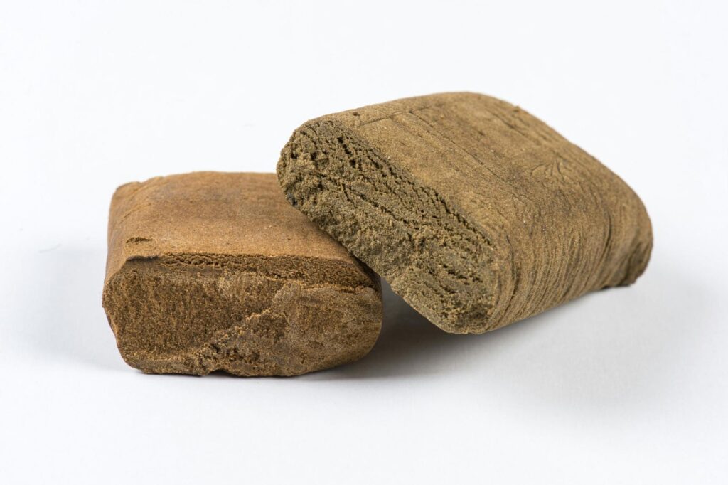 Haschisch oder Gras? Wirksamkeit, Nutzen und Herstellungsmethoden